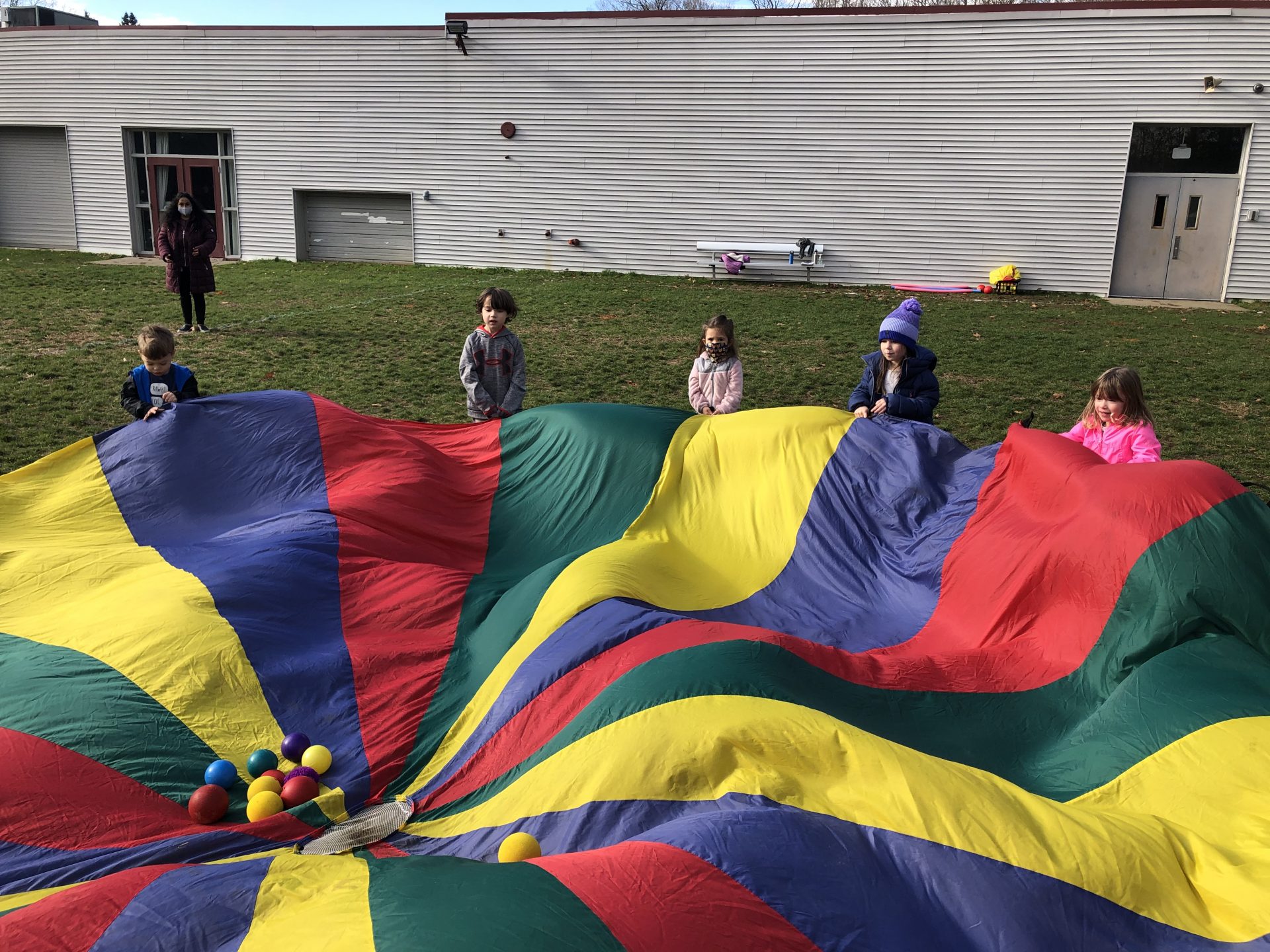 Fraser Woods Montessori School Parachute Fitness Fun!